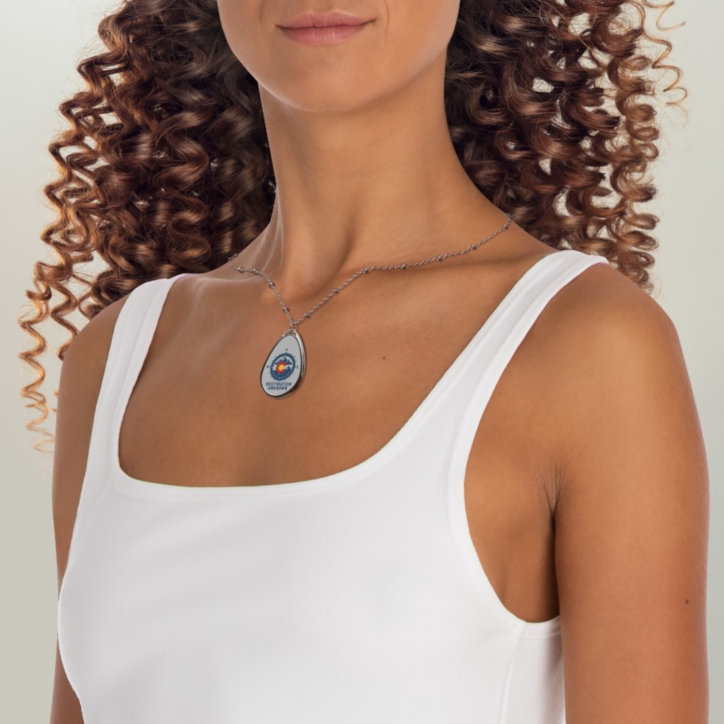 Destination Unknown Stylish Adventure Oval Necklace - Grey